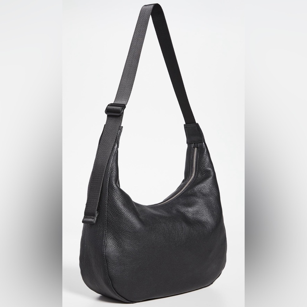 in search of: LARGE Baggu crescent in black!